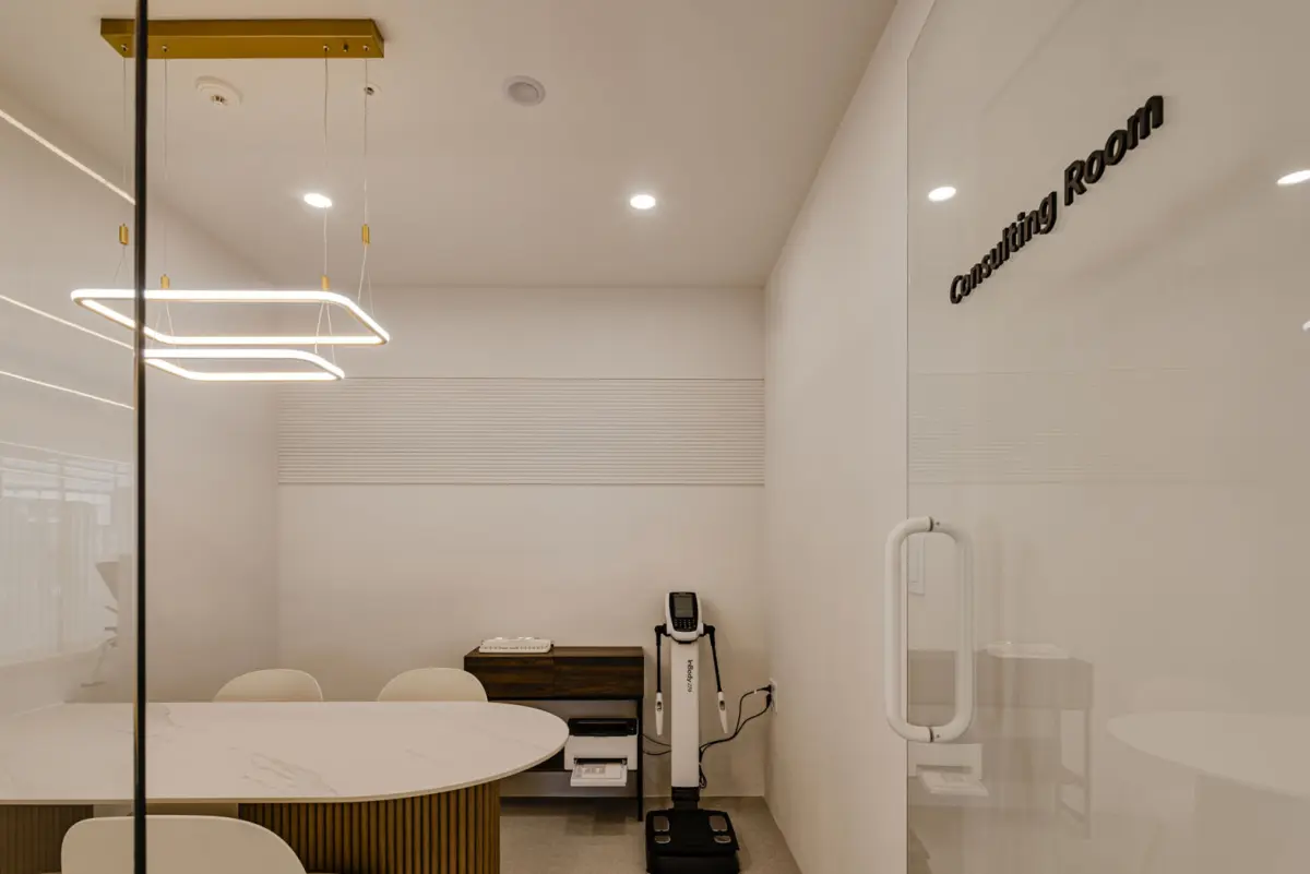 화이트톤 모던 피트니스 상담실 인테리어